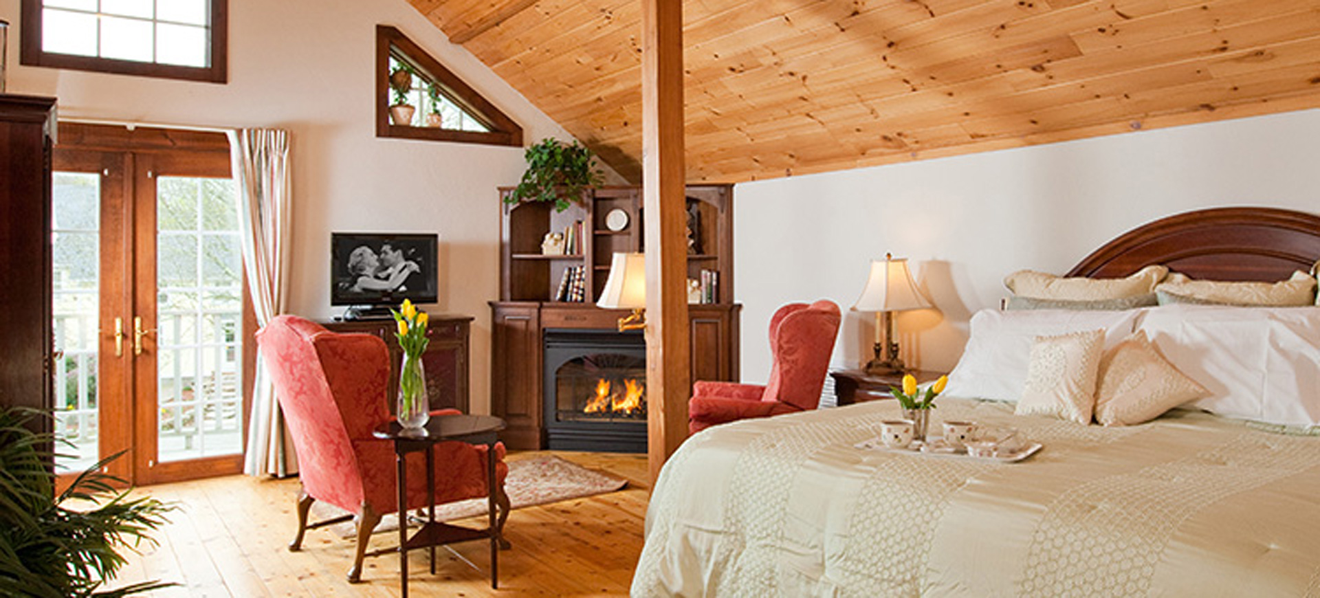 Guest room at Stonecroft Country Inn