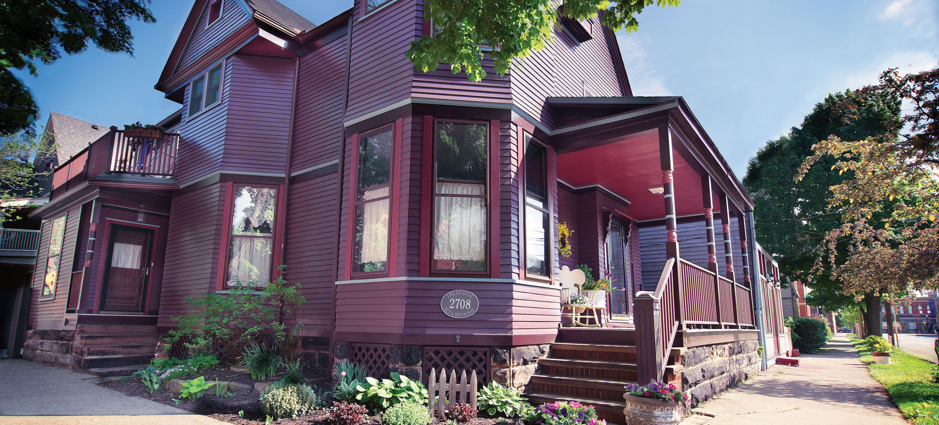Located in Cleveland, Ohio, the J Palen House is a hidden retreat with easy access to Lake Erie and the city's urban delights.