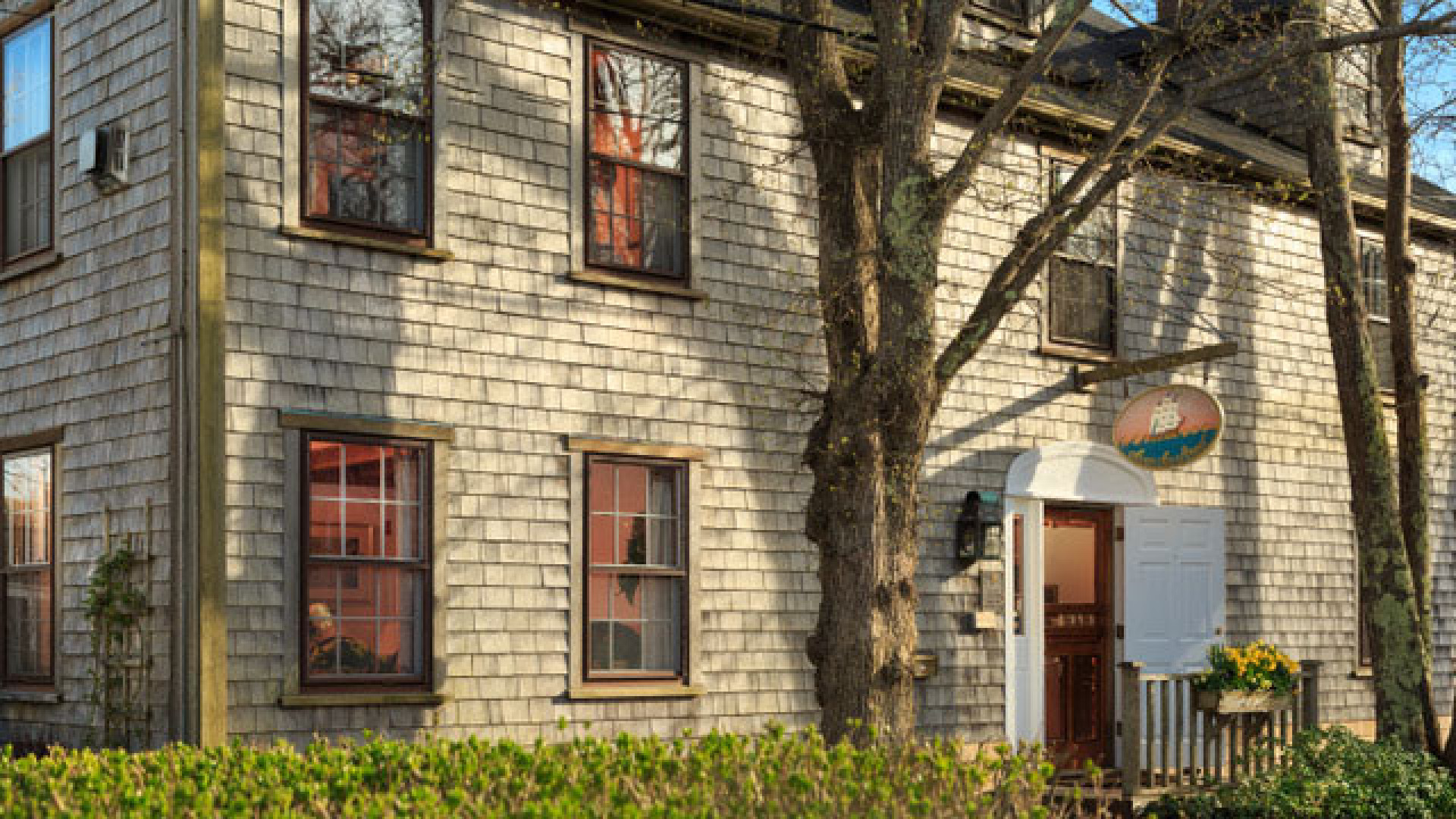 Seven Street Inn is a coastal property in Nantucket, Massachusetts near whale watching on Cape Cod.