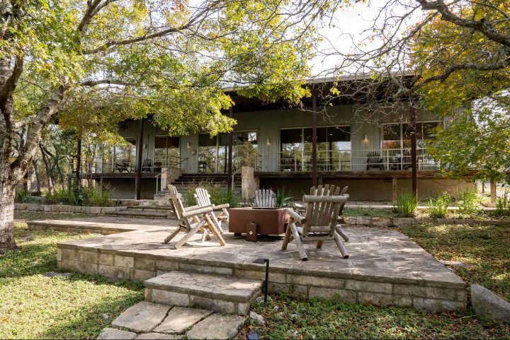 Lodges & Luxury Cabis