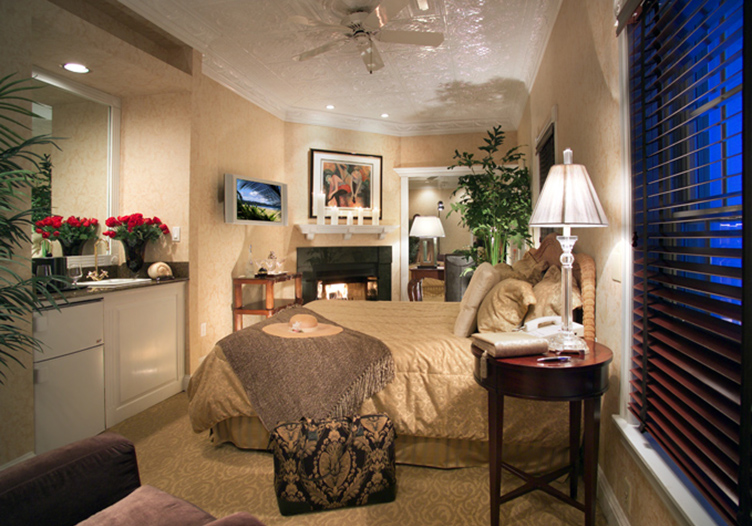 Chateau Inn Room 28